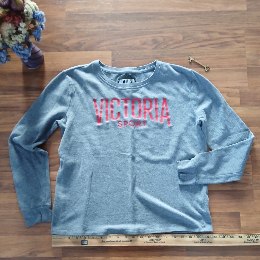 Victoria Sport Women's Size Small Gray Long Sleeve Sweatshirt